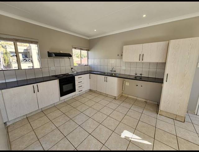 2 BEDROOM TOWNHOUSE FOR SALE IN MAGALIESKRUIN